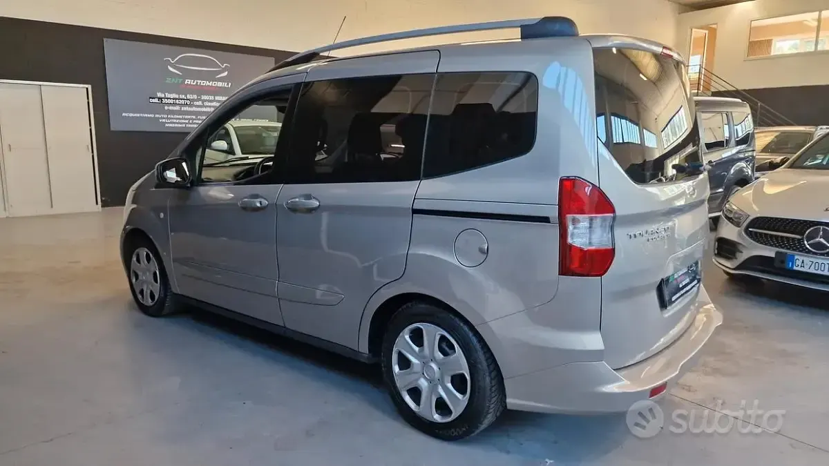 Usata Ford Tourneo Courier Titanium 100 CV (73 kW) 2015 Grigio Monovolume
