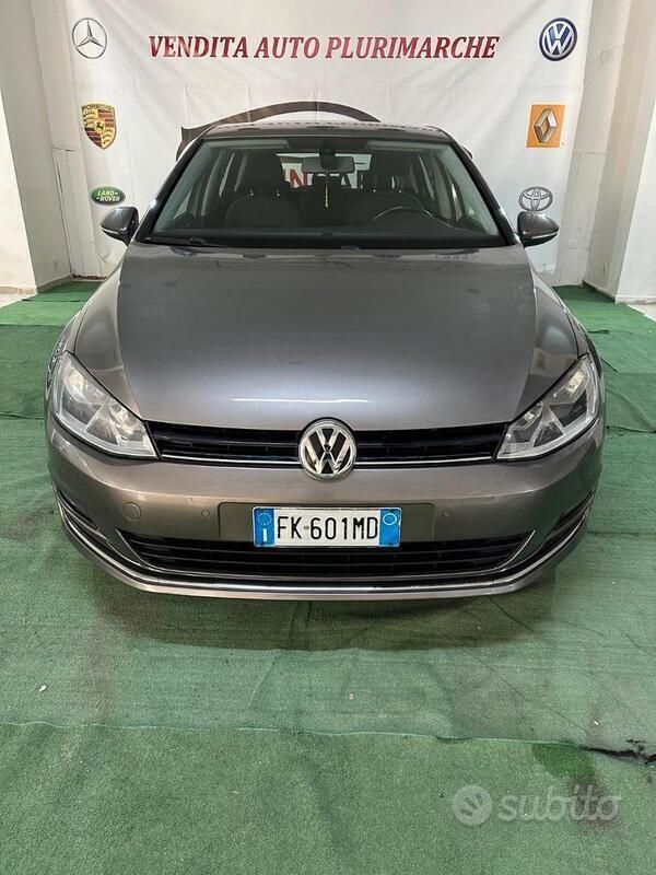 Grigio Usata 2017 VW Golf VII Tre volumi | 9999 € (Super prezzo) - Immagine 1/4