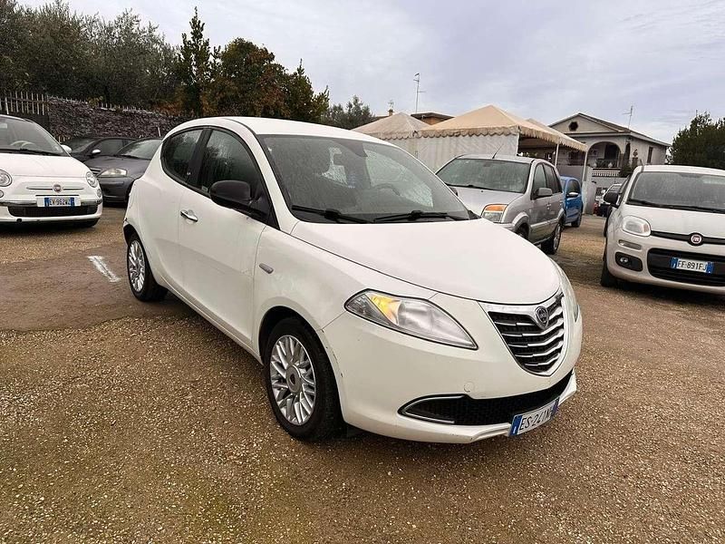 Bianco Usata 2013 Lancia Ypsilon S Due volumi | 5100 € (Ottimo prezzo) - Immagine 1/4