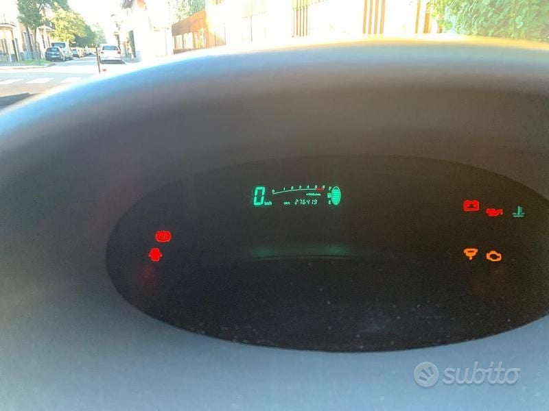 Usata Toyota Yaris Sol 75 CV (55 kW) 2003 Argento Berlina