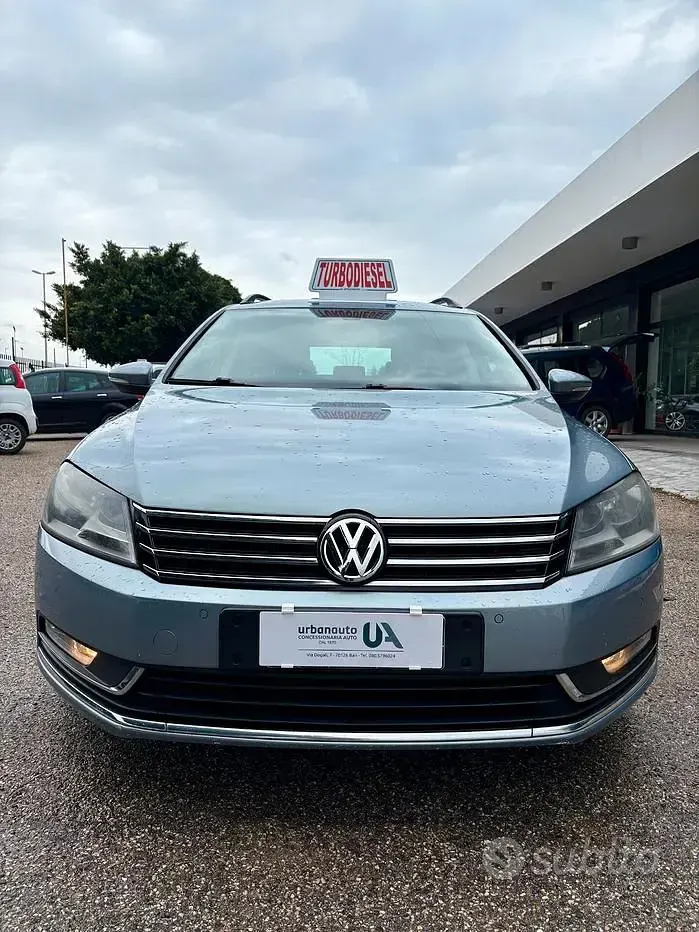 Begagnad VW Passat Comfortline 140 HK (102 kW) 2012 Blå Sedan