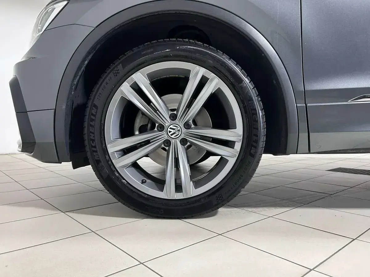 Usata VW Tiguan Sportline 150 CV (110 kW) 2020 Grigio SUV