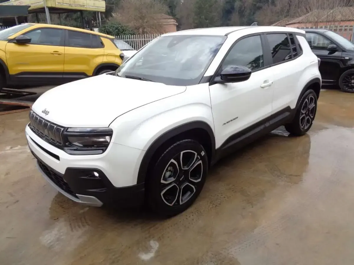 Usata Jeep Avenger Summit 101 CV (74 kW) 2024 Bianco SUV