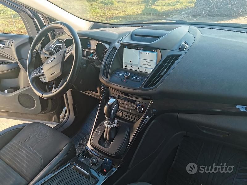 Begagnad Ford Kuga Titanium 120 HK (88 kW) 2017 Svart SUV