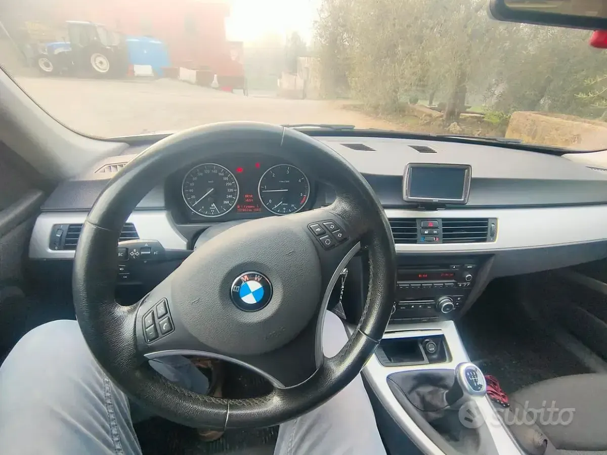 Usata BMW 318 116 CV (85 kW) 2010 Grigio Station wagon