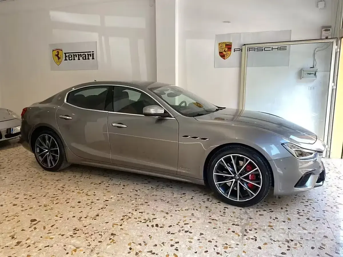 Usata Maserati Ghibli 250 CV (183 kW) 2020 Grigio Berlina