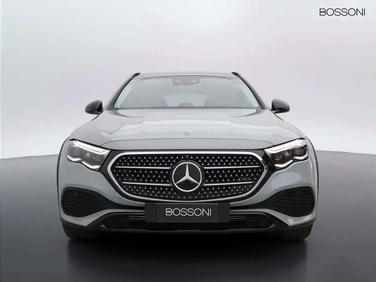 Usata Mercedes 300 Premium 197 CV (144 kW) 2024 Grigio alpi standard manufaktu Station wagon