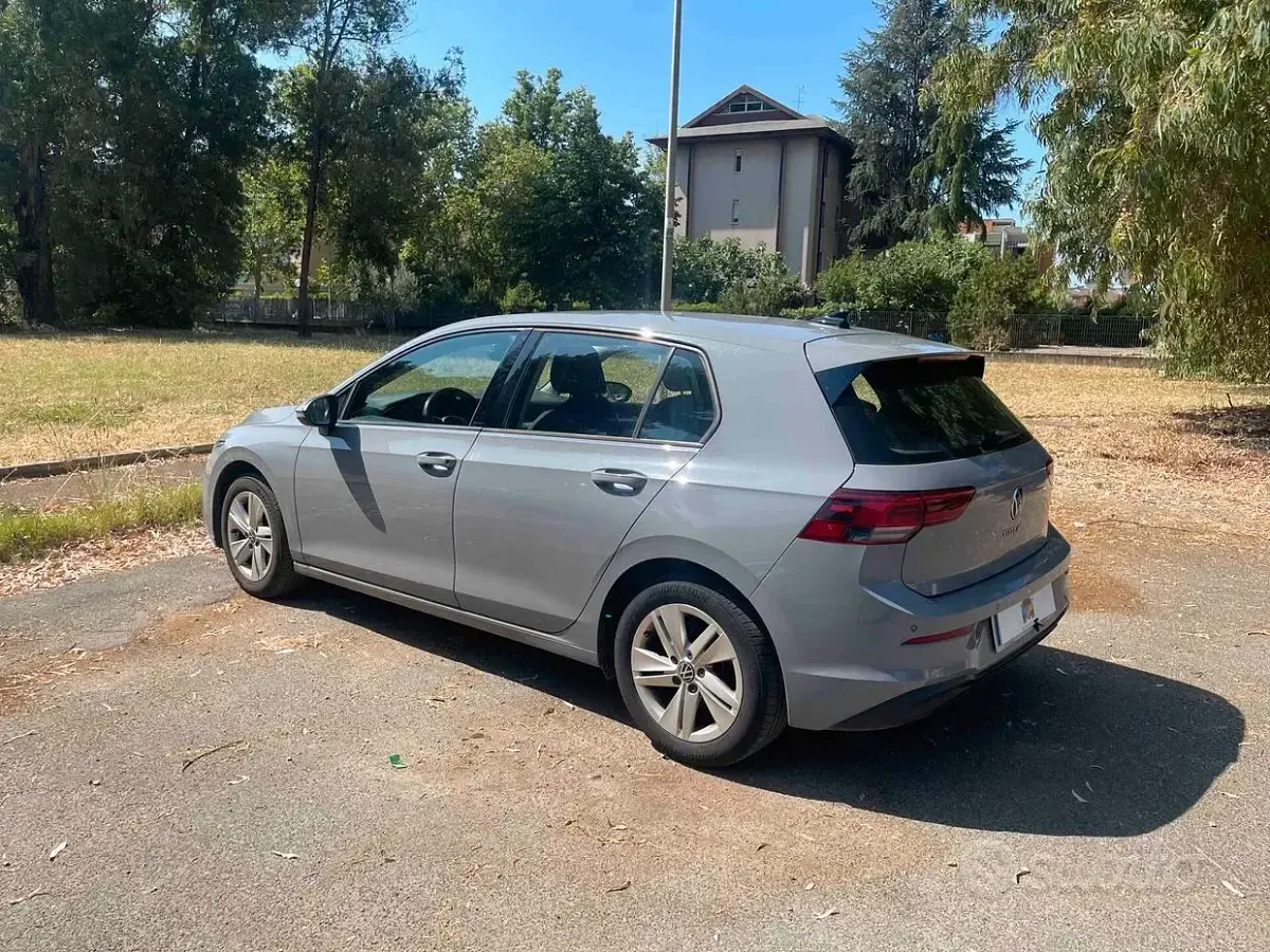 Usata VW Golf VII Life 116 CV (85 kW) 2021 Grigio Utilitaria