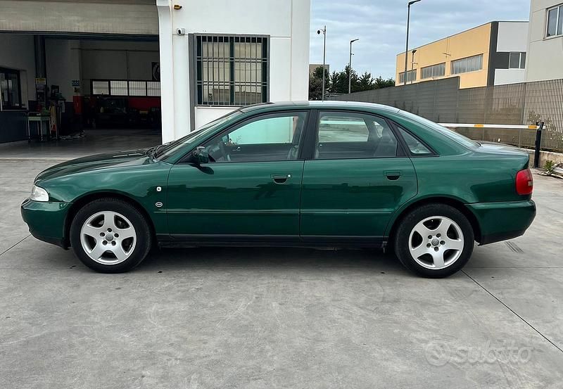 Usata Audi A4 110 CV (80 kW) 1996 Verde Berlina