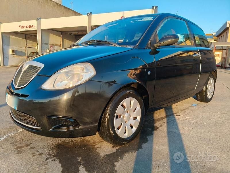 Nero Usata 2008 Lancia Ypsilon Due volumi | 2800 € (Buon prezzo) - Immagine 1/4