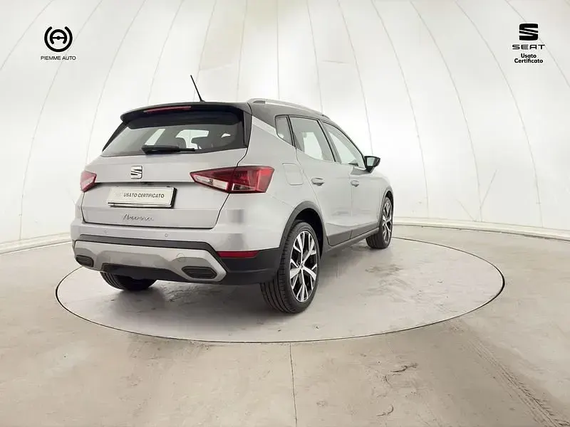Usata Seat Arona Xperience 95 CV (69 kW) 2023 Argento tetto grigio SUV