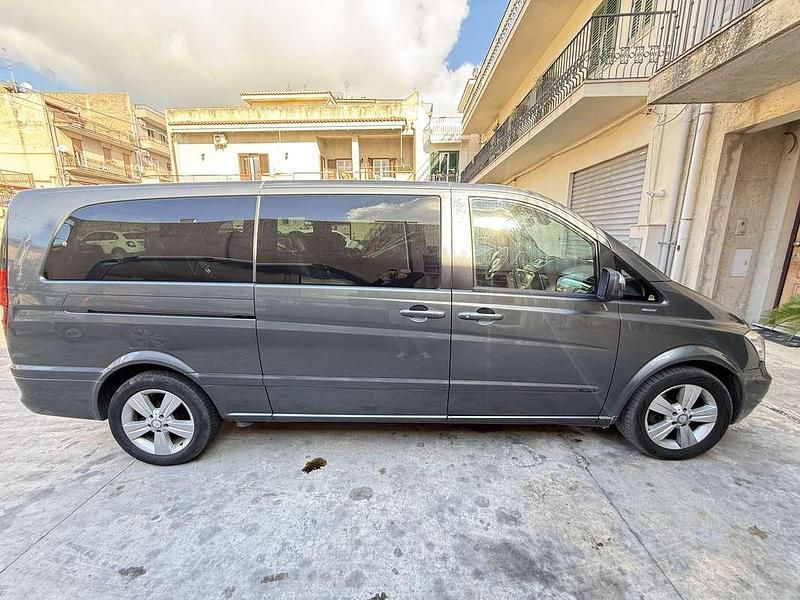 Usata Mercedes Viano 150 CV (110 kW) 2010 Grigio Monovolume