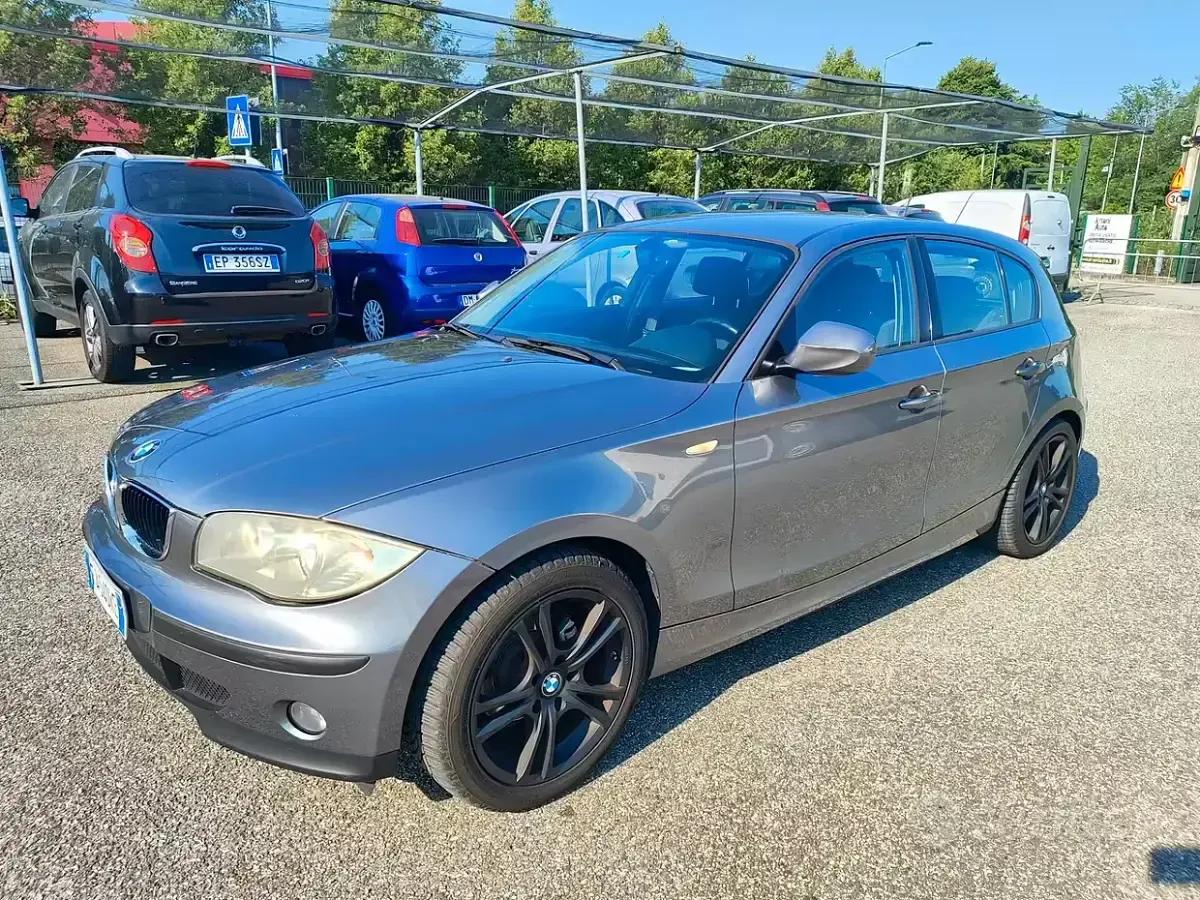 Usata BMW 116 122 CV (89 kW) 2010 Grigio Utilitaria