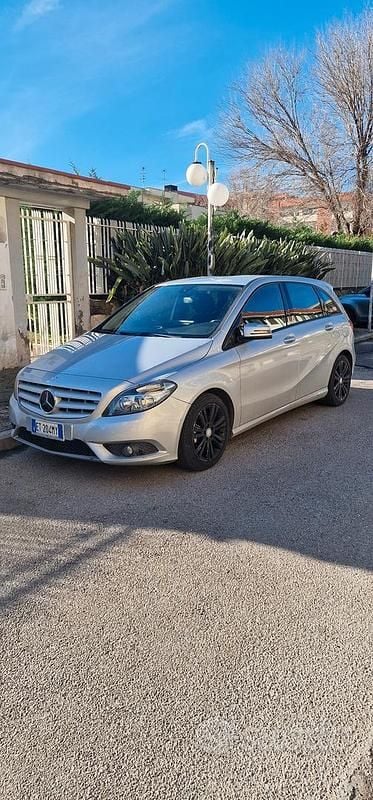 Usata Mercedes B180 Executive 109 CV (80 kW) 2013 Grigio Monovolume