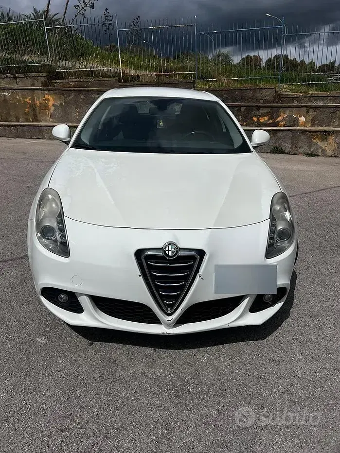 Usata Alfa Romeo Giulietta 105 CV (77 kW) 2011 Bianco Utilitaria