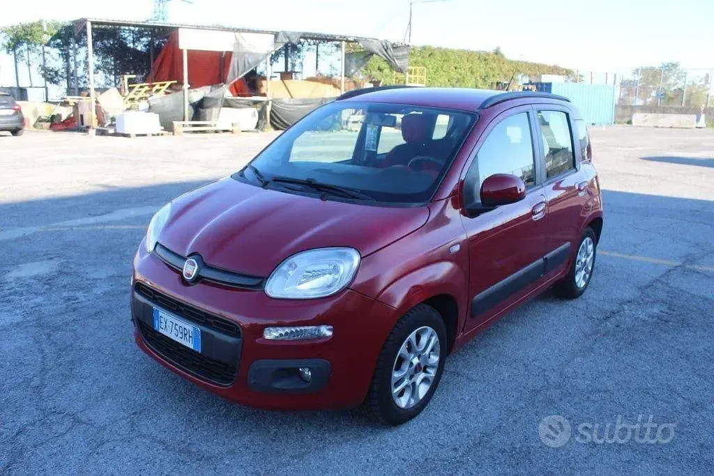 Usata Fiat Panda Lounge 95 CV (69 kW) 2015 Rosso Utilitaria
