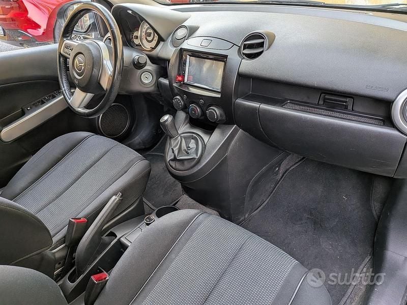 Usata Mazda 2 86 CV (63 kW) 2008 Nero Utilitaria