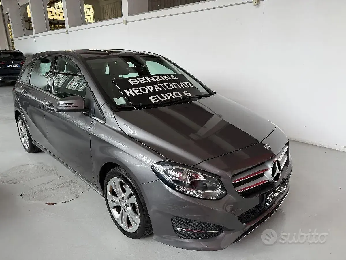 Usata Mercedes B180 122 CV (89 kW) 2015 Grigio Utilitaria