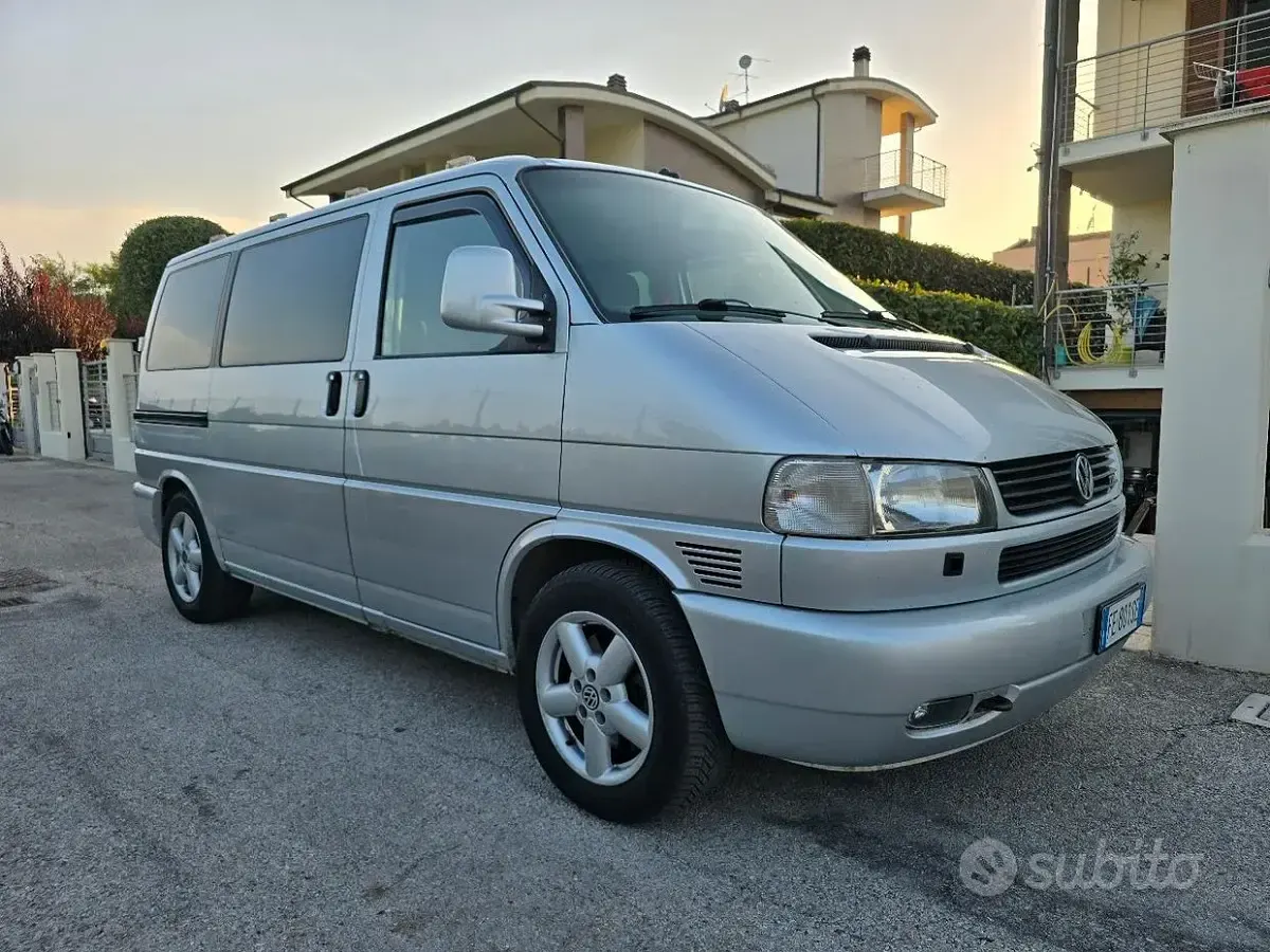 Usata VW Caravelle 151 CV (111 kW) 2001 Grigio Furgone