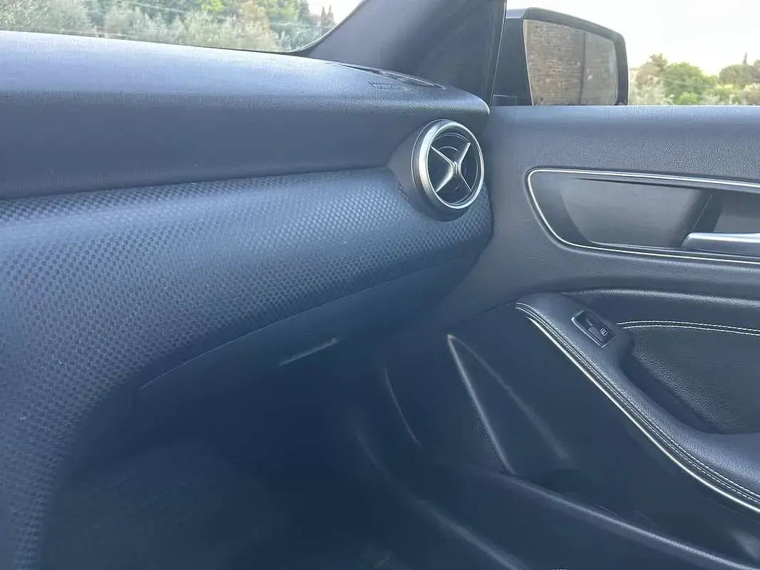 Usata Mercedes A180 Premium 109 CV (80 kW) 2016 Utilitaria