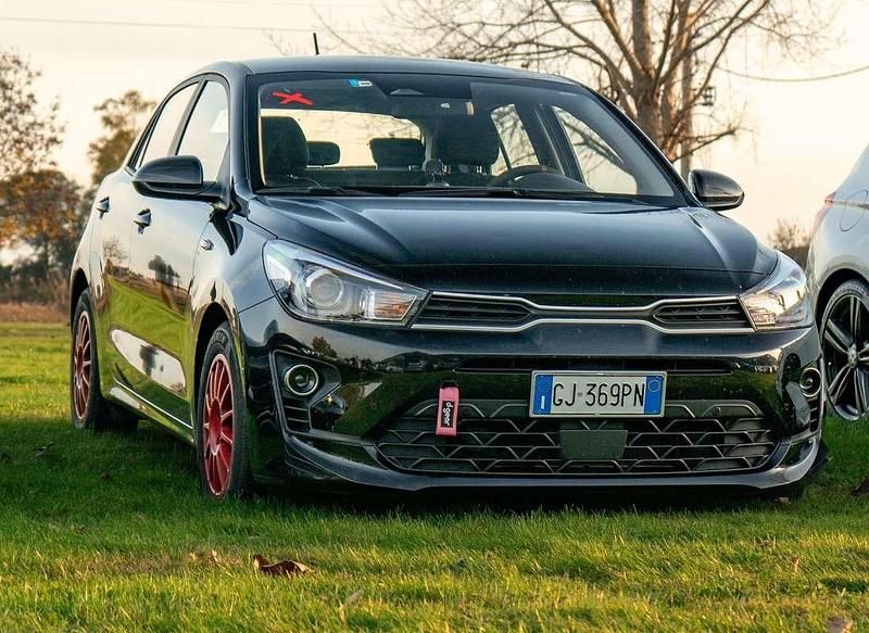 Usata Kia Rio Style 82 CV (60 kW) 2022 Nero Berlina