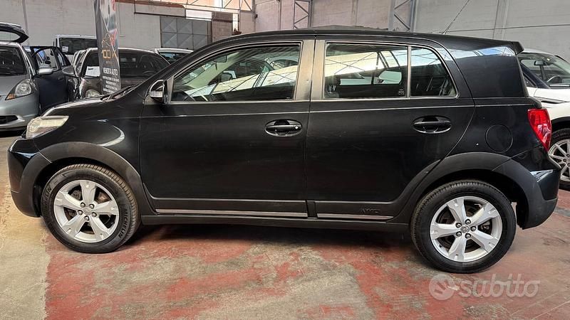 Usata Toyota Urban Cruiser Luxury 89 CV (65 kW) 2010 Nero Utilitaria