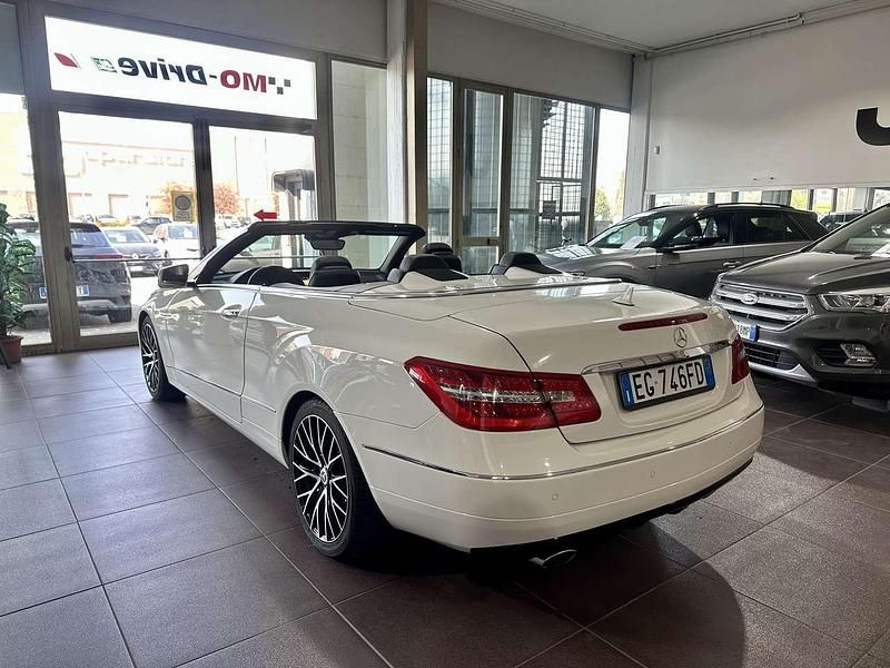 Usata Mercedes E220 Avantgarde 170 CV (125 kW) 2011 Bianco Cabrio