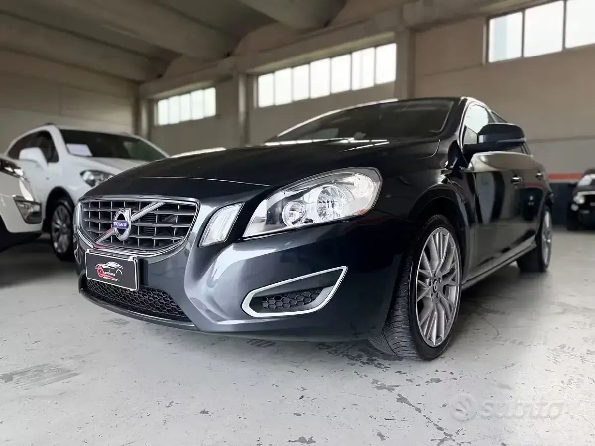 Usata Volvo V60 Summum 163 CV (119 kW) 2011 Grigio Station wagon