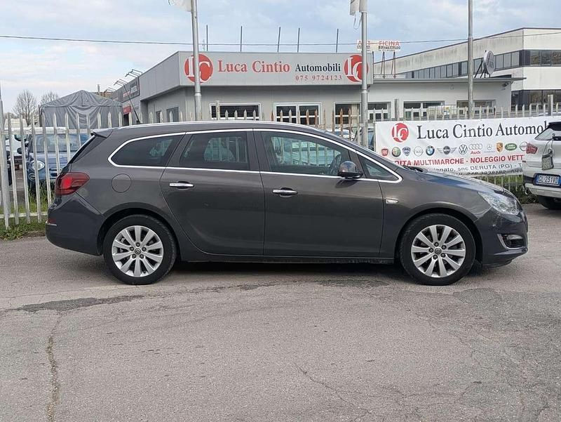 Usata Opel Astra Cosmo 110 CV (80 kW) 2013 Grigio Station wagon