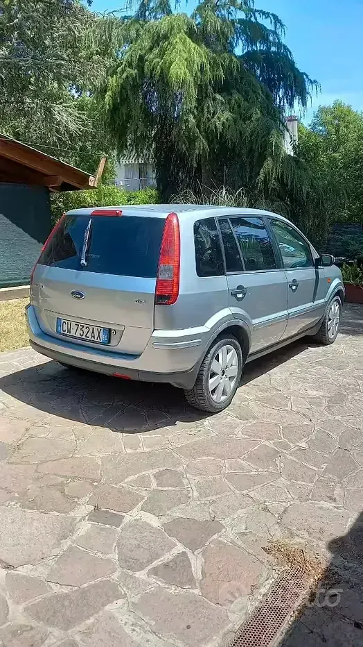 Usata Ford Fusion 68 CV (50 kW) 2005 Grigio Utilitaria