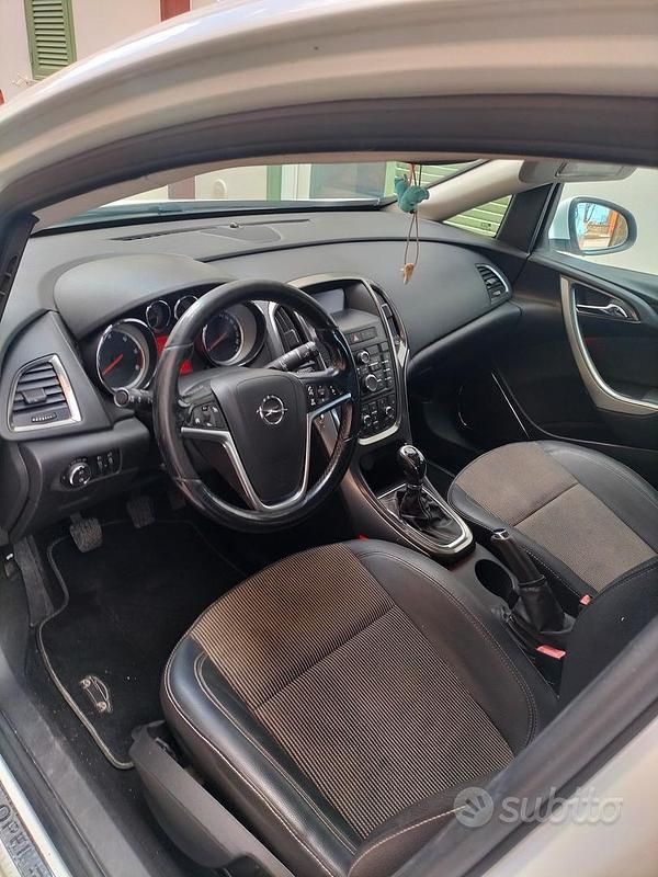 Usata Opel Astra 60 CV (44 kW) 2013 Bianco Station wagon