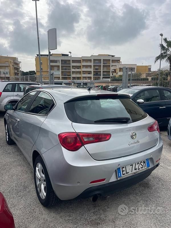 Usata Alfa Romeo Giulietta Exclusive 105 CV (77 kW) 2014 Grigio Berlina