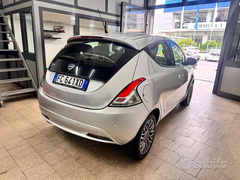 Usata Lancia Ypsilon Platinum 95 CV (69 kW) 2016 Grigio Utilitaria