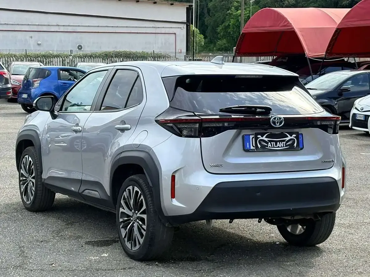 Usata Toyota Yaris Cross 92 CV (67 kW) 2022 Argento SUV