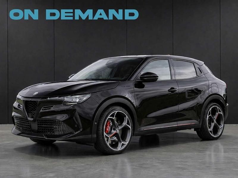 Usata Alfa Romeo Junior 114 kW (156 CV) 2025 Diversi colori SUV