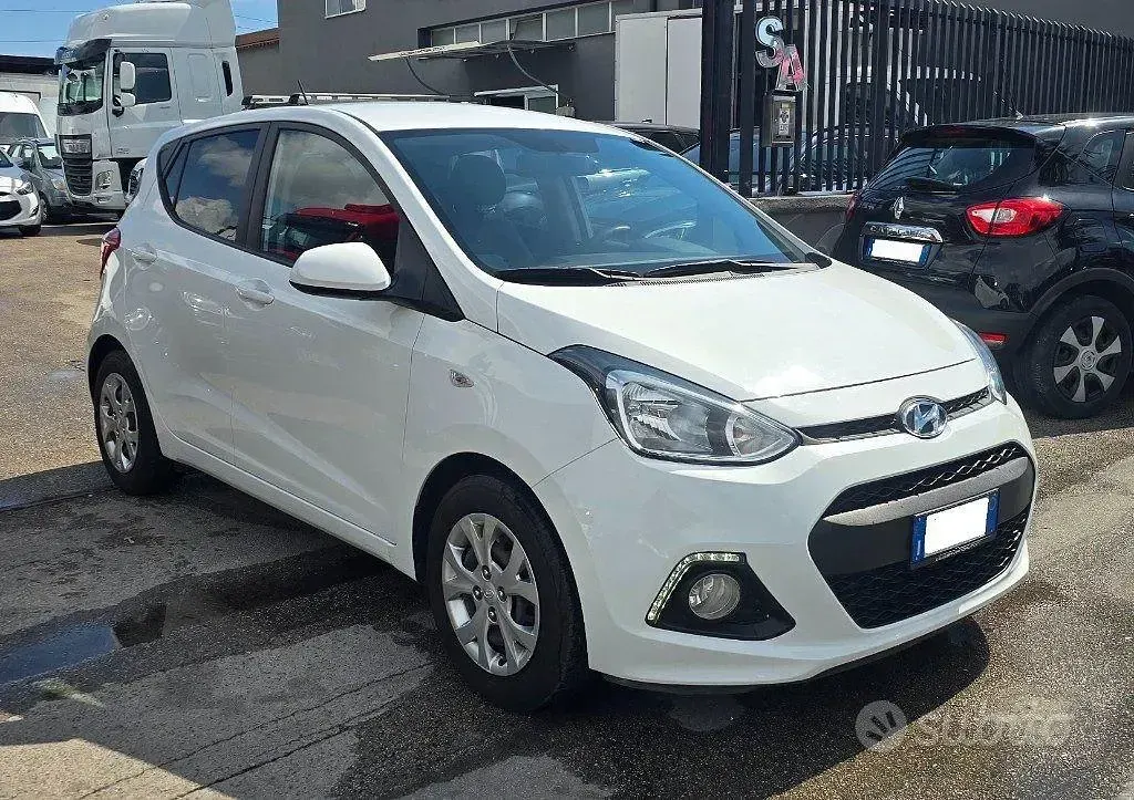 Usata Hyundai i10 67 CV (49 kW) 2015 Bianco Utilitaria