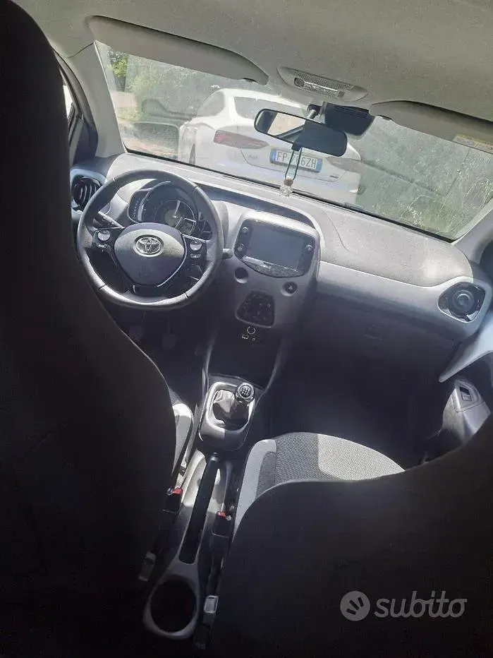 Usata Toyota Aygo 72 CV (52 kW) 2021 Bianco Utilitaria