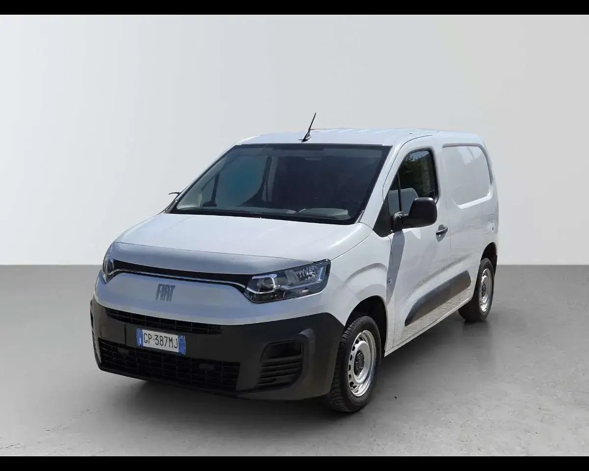Usata Fiat Doblò 102 CV (75 kW) 2023 Bianco Monovolume