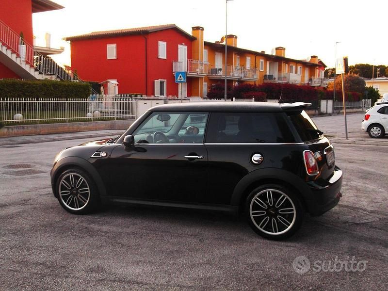 Usata Mini Cooper D 90 CV (66 kW) 2009 Nero Utilitaria