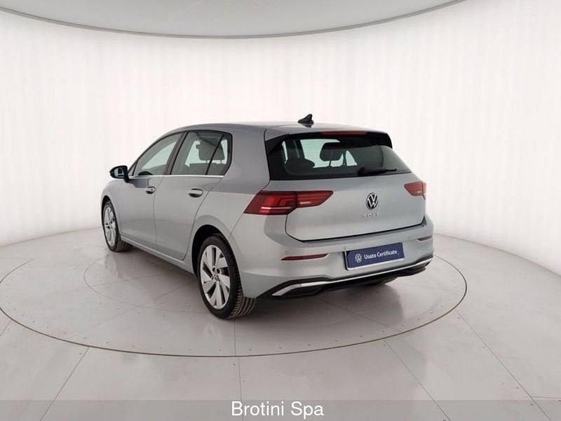 Usata VW Golf VIII Style 150 CV (110 kW) 2025 Grigio metallizzato Utilitaria