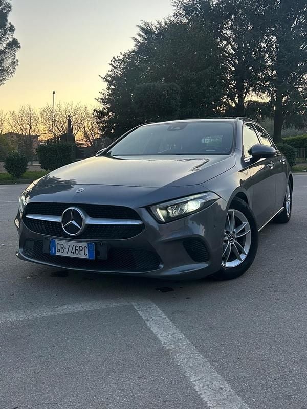 Usata Mercedes A180 115 CV (84 kW) 2020 Beige Berlina