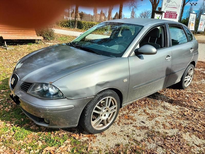 Usata Seat Ibiza Stella 75 CV (55 kW) 2003 Grigio Utilitaria