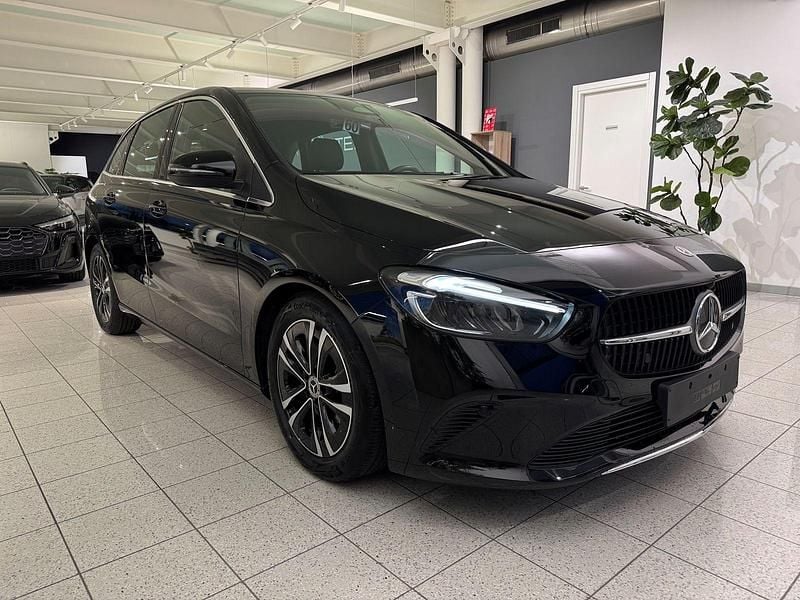 Begagnad Mercedes 180 Advanced 116 HK (85 kW) 2024 Svart Sedan
