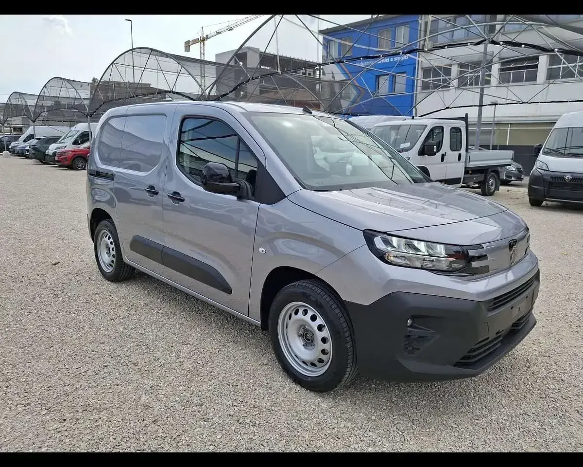 Uusi Peugeot Partner 131 HP (96 kW) 2026 Harmaa Tila-auto