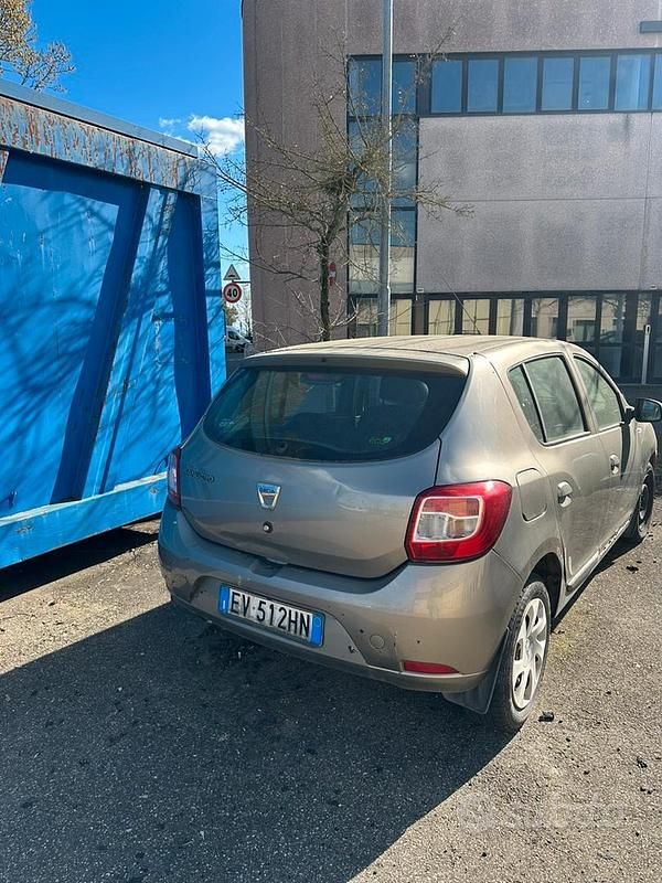 Usata Dacia Sandero 75 CV (55 kW) 2012 Berlina