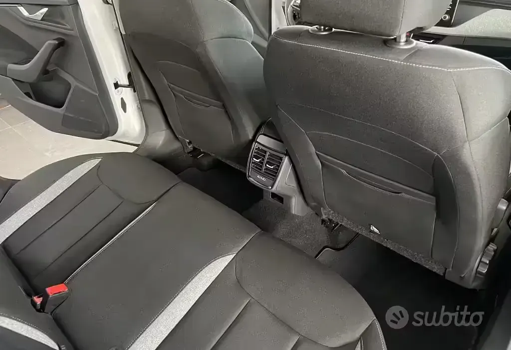 Usata Skoda Kamiq Ambition 95 CV (69 kW) 2024 Bianco SUV