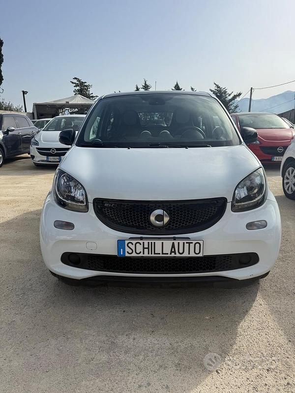 Usata Smart ForFour Passion 70 CV (51 kW) 2017 Bianco Utilitaria