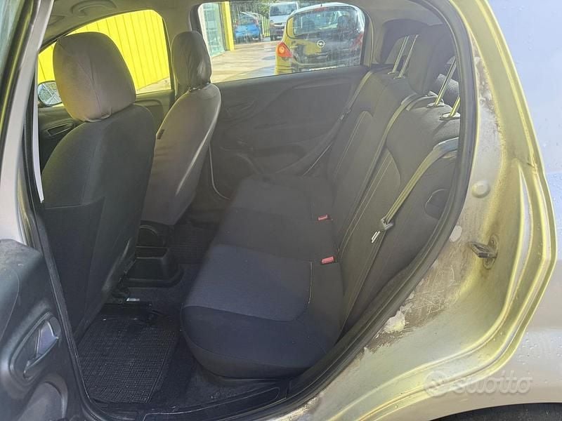 Grigio Usata 2014 Fiat Punto Tre volumi | 3500 € (Buon prezzo) - Immagine 1/4