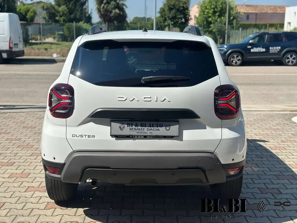 Usata Dacia Duster Journey 116 CV (85 kW) 2023 Bianco ghiaccio SUV