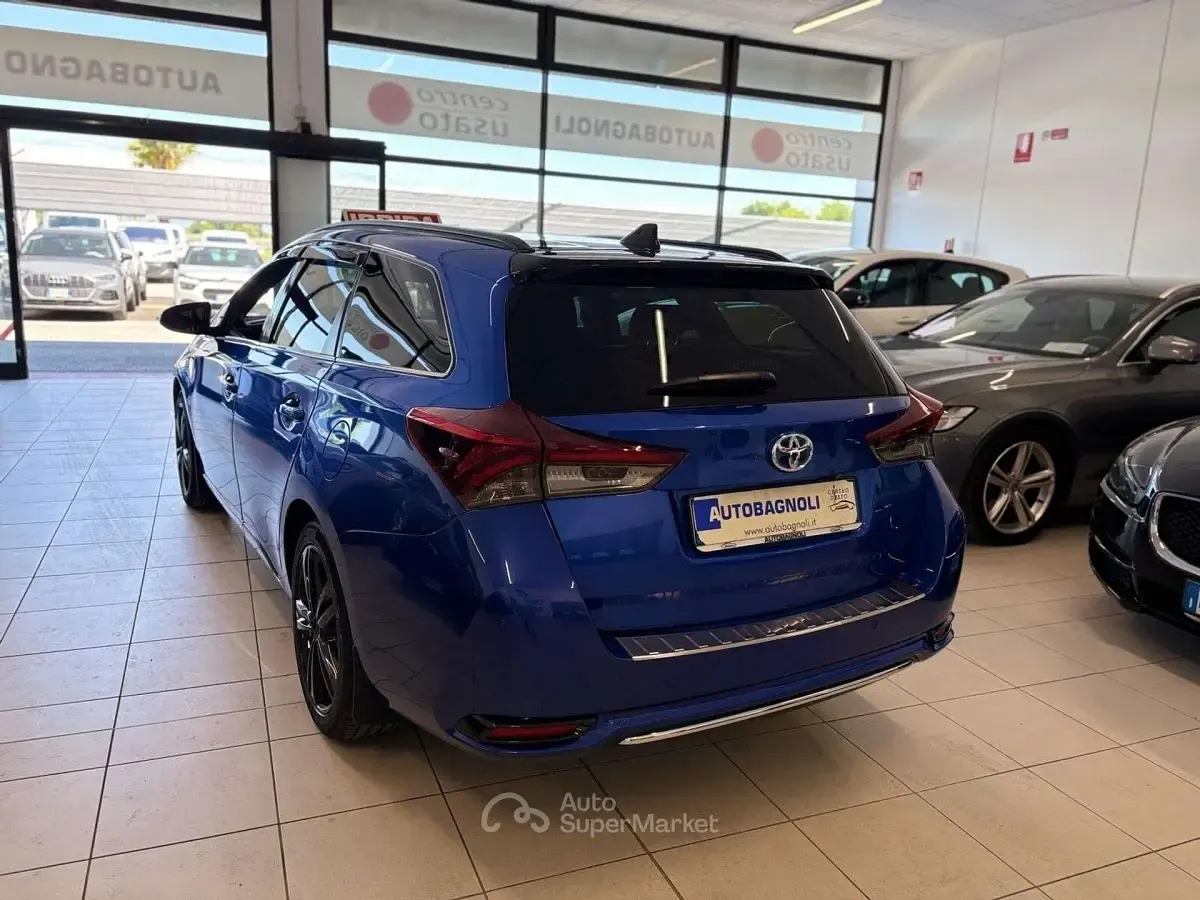 Usata Toyota Auris Hybrid Edition 99 CV (72 kW) 2018 Blu Station wagon